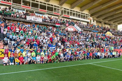 Volle Tribüne bei der Eröffnung der U12 Champions Trophy in der Südstadt